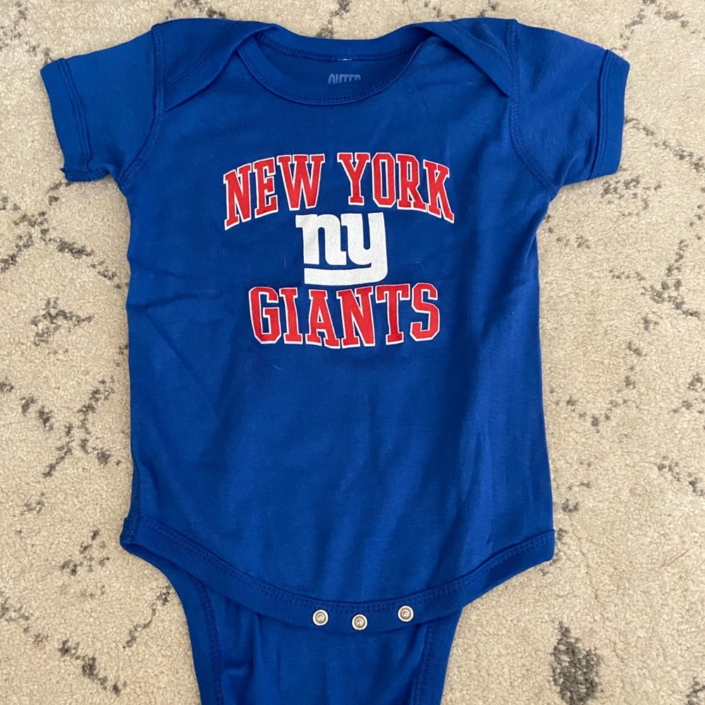 NY giants onesie size 6-9 months